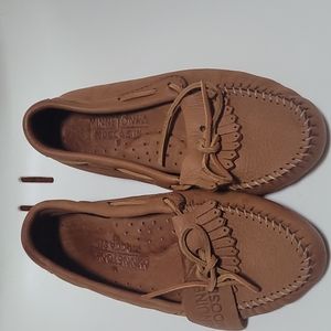 Minnetonka Size 9 New Boar Leather mocisan